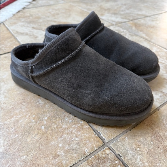 UGG Classic Slippers - Picture 1 of 5